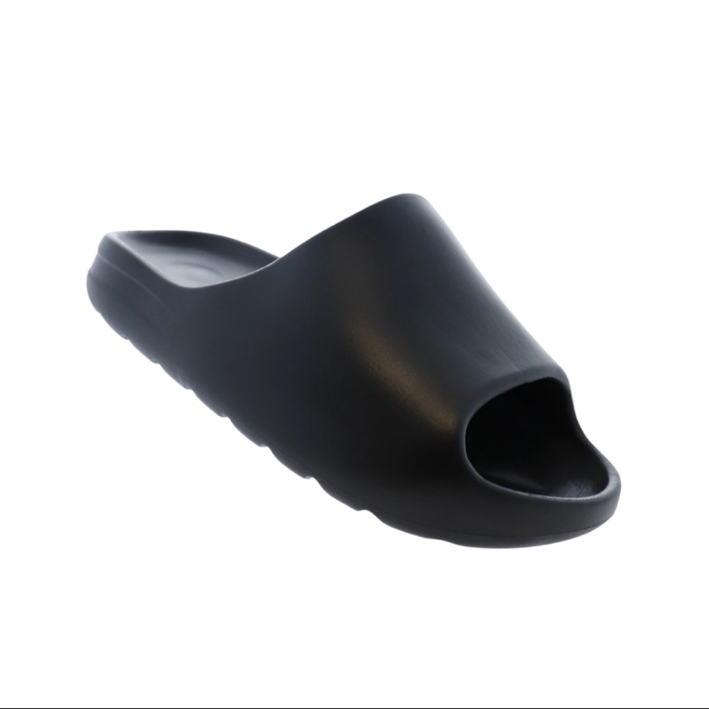 22 Slider Sandal: 7 & 11 Black